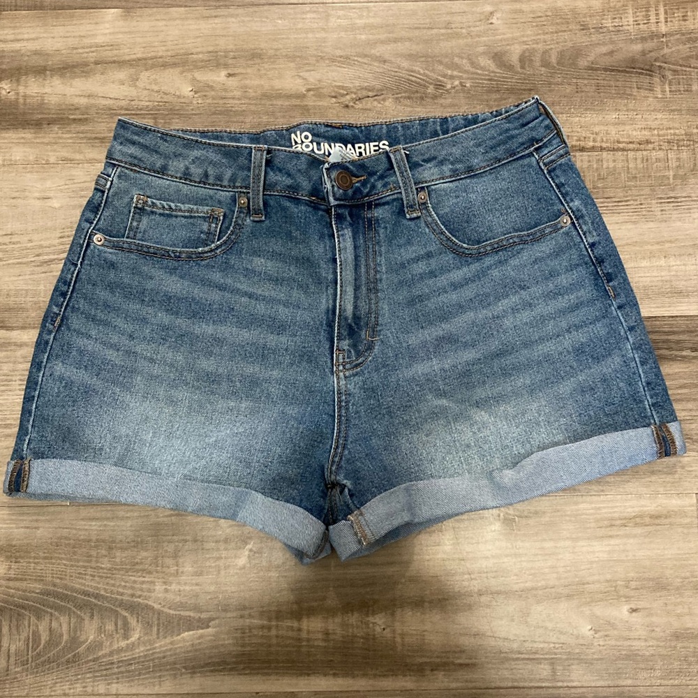 No Boundaries Women's Jean Shorts - Classic Blue - Picture 2 of 4